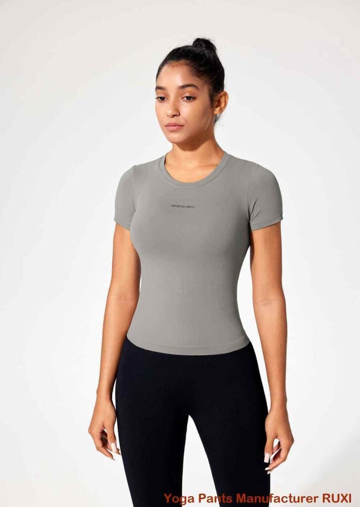 κολακευτικό σορτς γυμναστικής